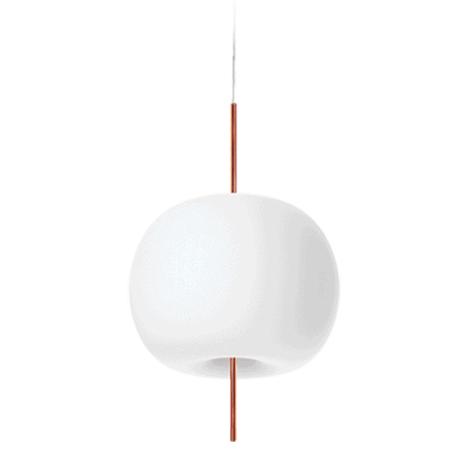 Suspension Kushi de chez Kundalini installée dans un intérieur contemporain, lumière diffuse et design sculptural.