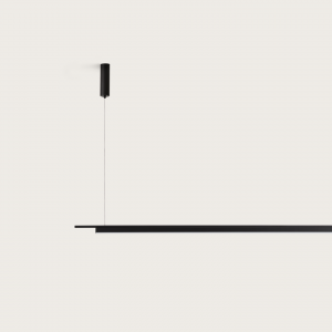 Suspension Coln de chez Aromas installée dans un intérieur contemporain, éclairage doux et design architectural.