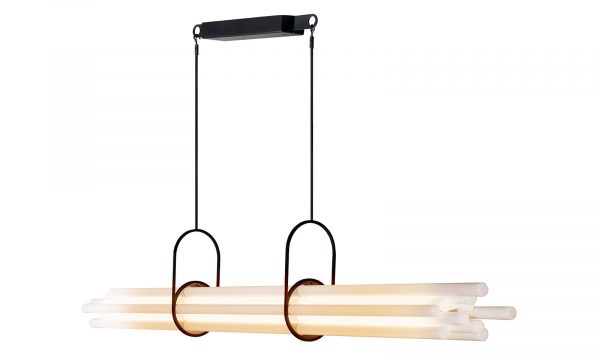 Suspension NL12 de chez DCW Éditions installée dans un intérieur contemporain, lumière indirecte et design architectural.