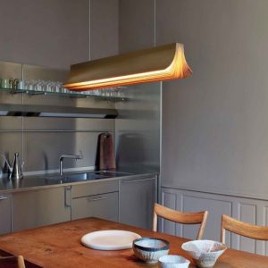 Suspension Respiro 900 de chez DCW Éditions installée dans un intérieur contemporain, lumière indirecte et design aérien.