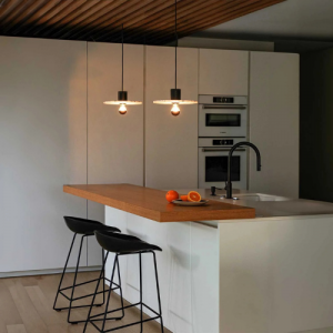 Gehit 40 de chez Aromas, suspension au design contemporain, intégrée dans un intérieur élégant