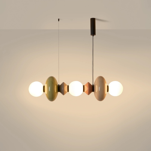 Suspension Mapi de chez Aromas au design contemporain, intégrée dans un intérieur élégant