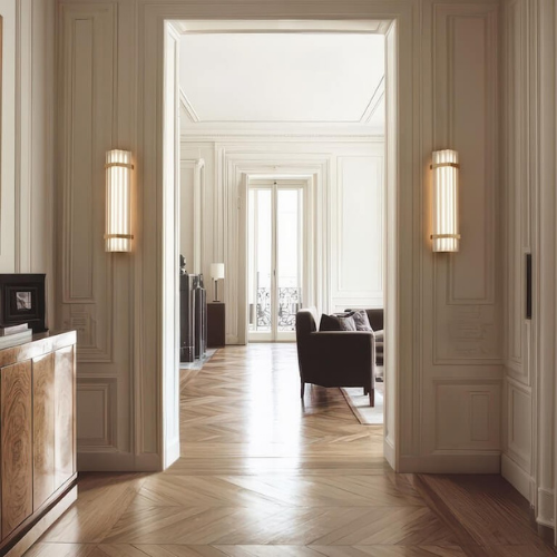 Applique murale Seagull de DCW au design graphique et aérien, diffusant une lumière indirecte douce le long du mur.