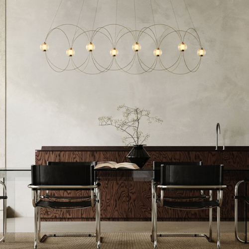 Munari 8 de chez DCW, suspension mobile composée de bras articulés multiples dans un espace intérieur